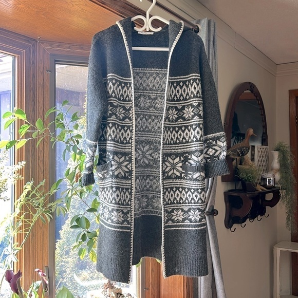 Ricki's Sweaters - Ricki’s grey and white knitted cardigan​​​​​​​​